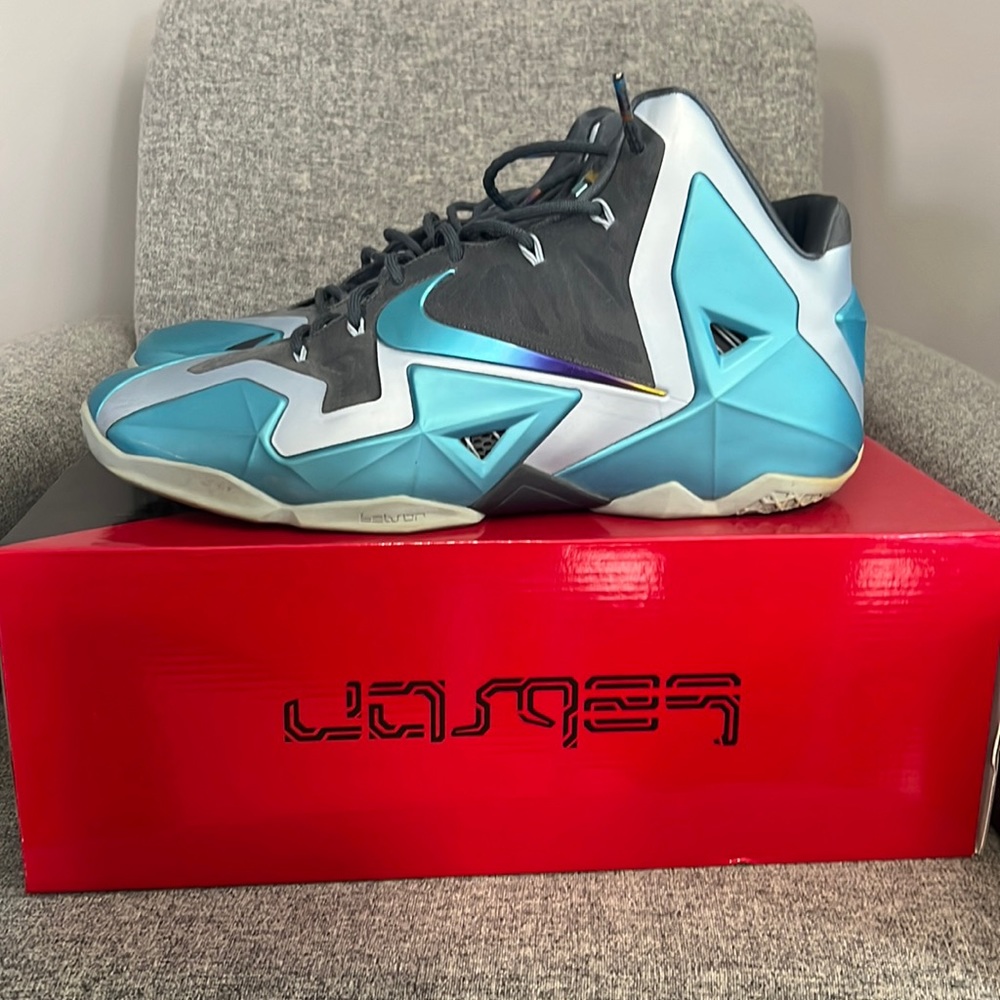 Lebron 11 Gamma blue size 15